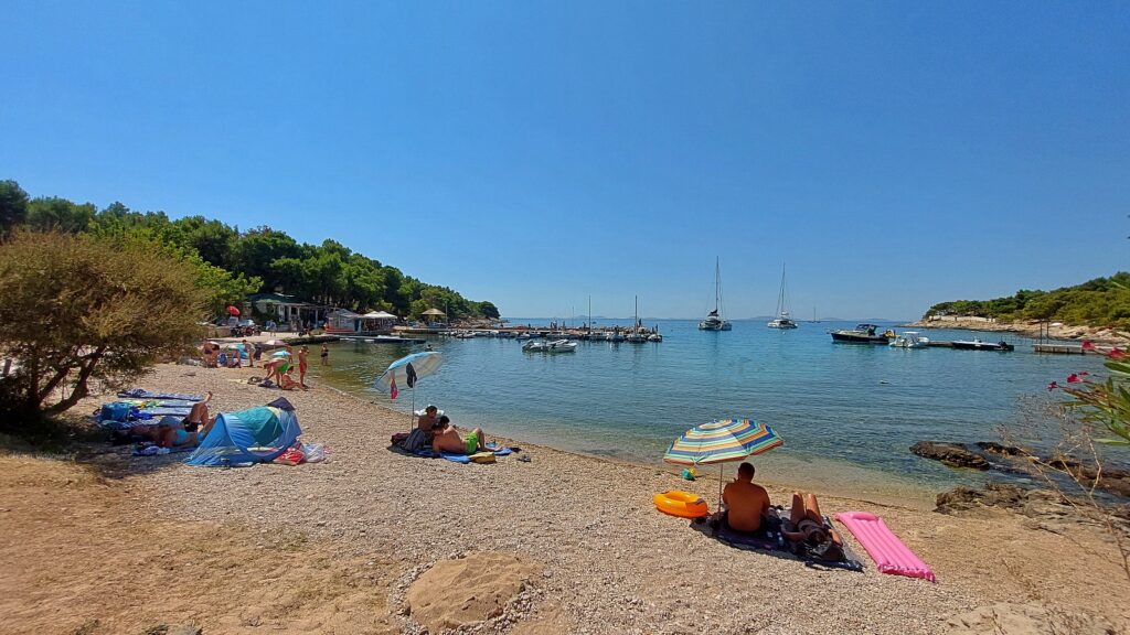 spiaggia cigrada isola di murter