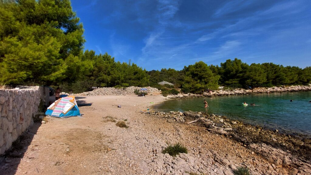 spiaggia Guščica isola di murter