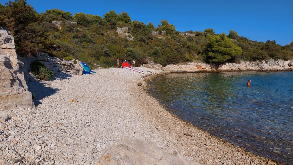 spiaggia Vrtiluka isola di murter 