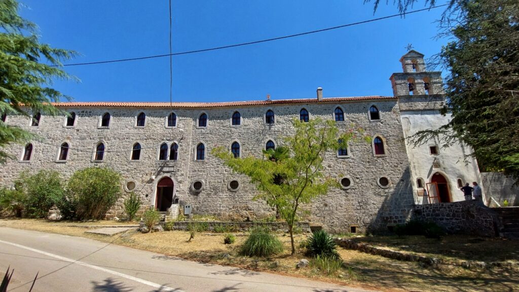 visuale esterna del monastero ortodosso di Krupa 