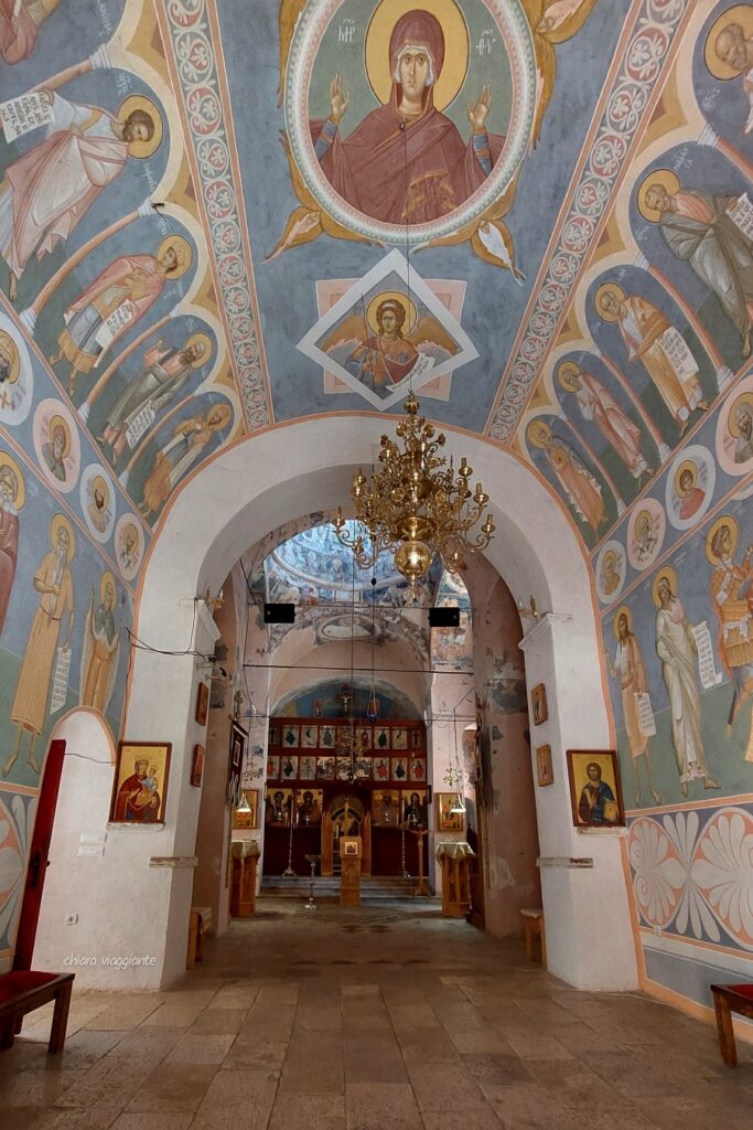 visuale interna del monastero serbo-ortodosso di Krupa