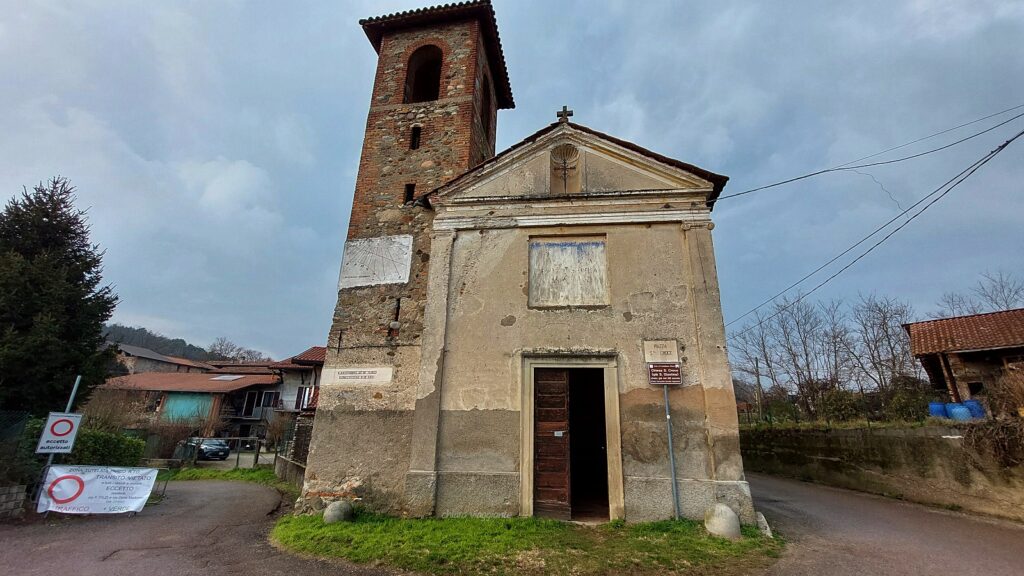 chiesetta di S. Croce a Caronno Corbellaro lungo il percorso del giro ad anello dei lavatoi di Castiglione Olona