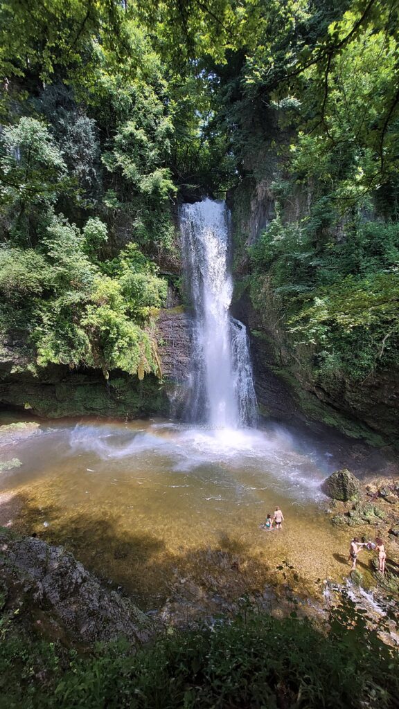 cascata fermona dopo pioggia