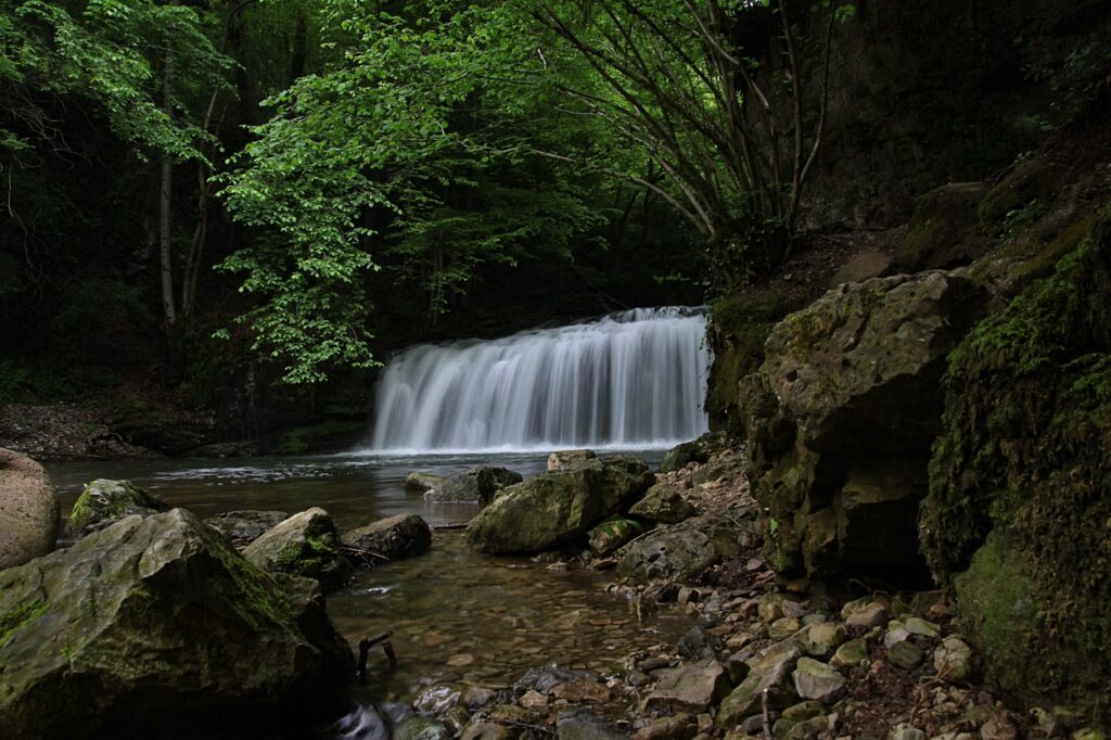 il salto secondario del torrente margorabbia, a monte di quello principale