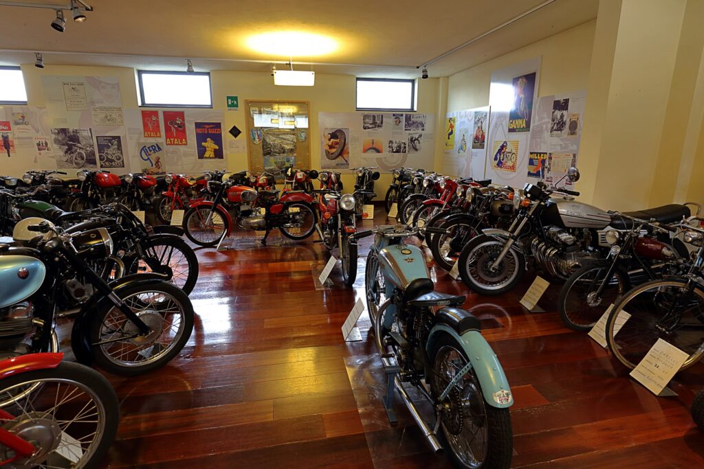 esposizione moto museo frera tradate morini, gilera mv agusta